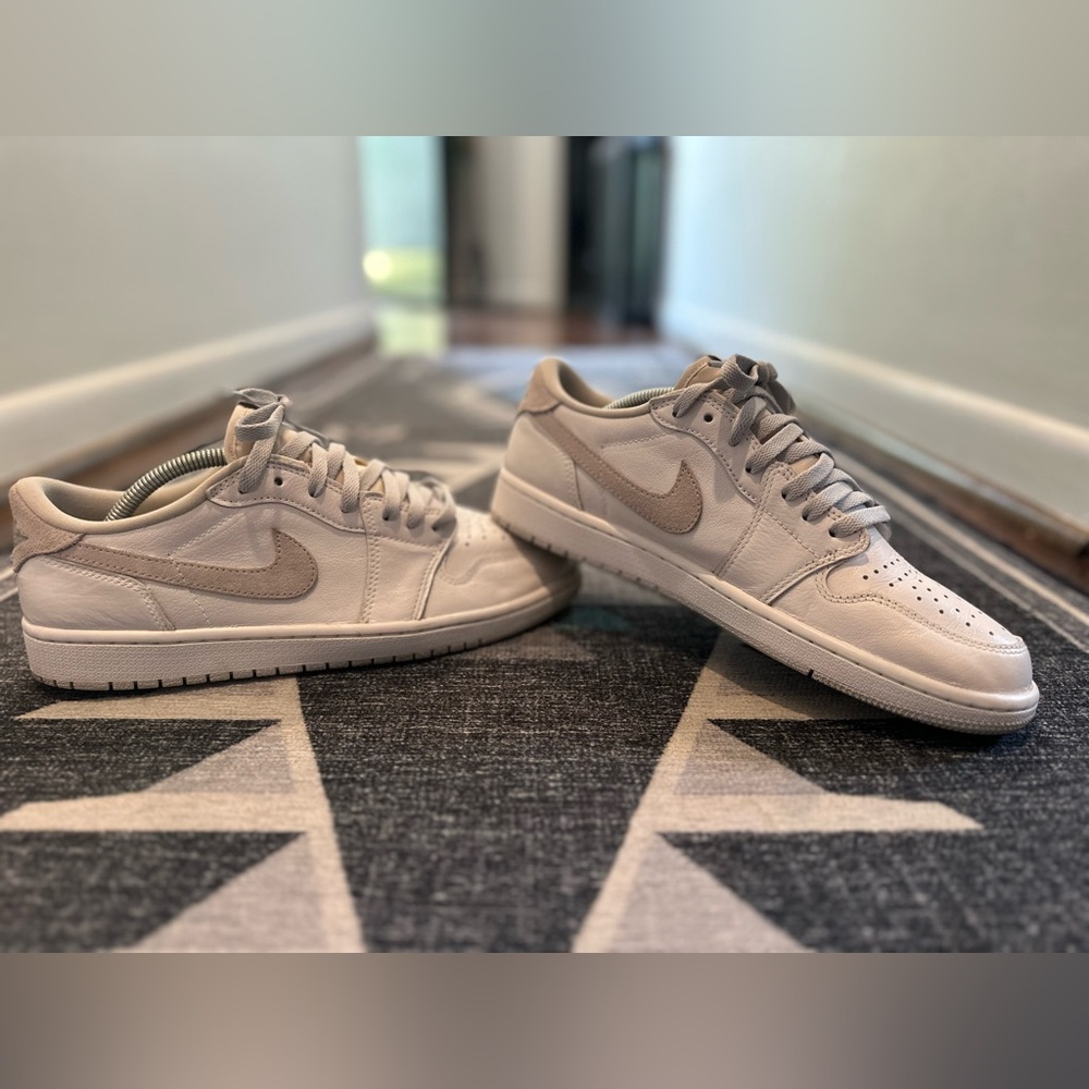 Jordan Sneakers in Light Gray and Cream